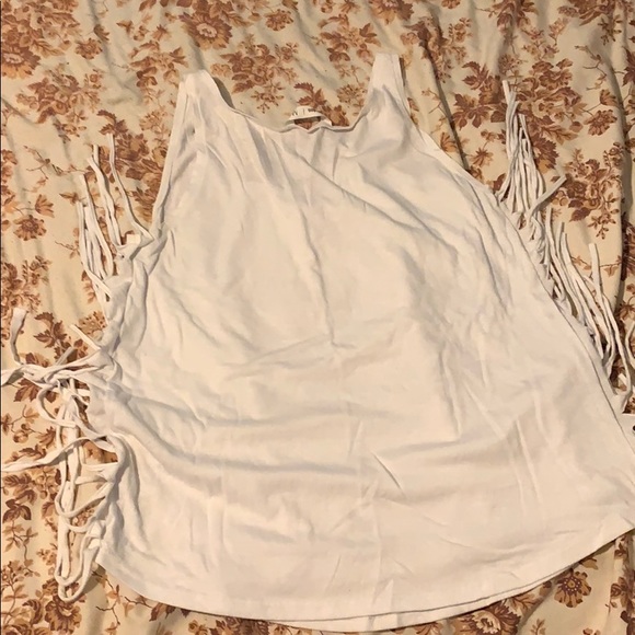 White Flowy Tanktop - Picture 2 of 3